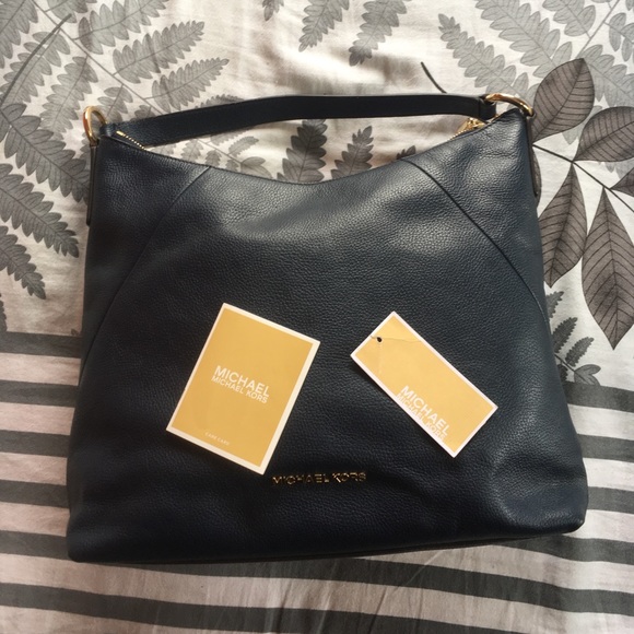 👜 Michael Kors Navy Blue Handbag 👜 - Picture 3 of 14